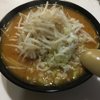 もやしたっぷりピリ辛味噌ラーメン